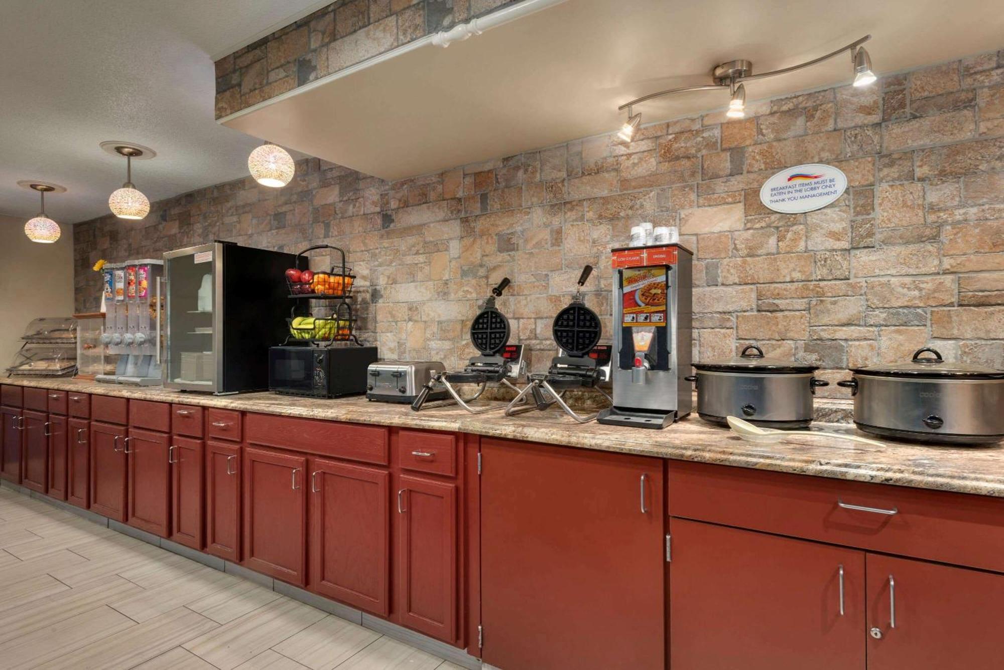 Baymont By Wyndham Muncie Near Ball State University Экстерьер фото