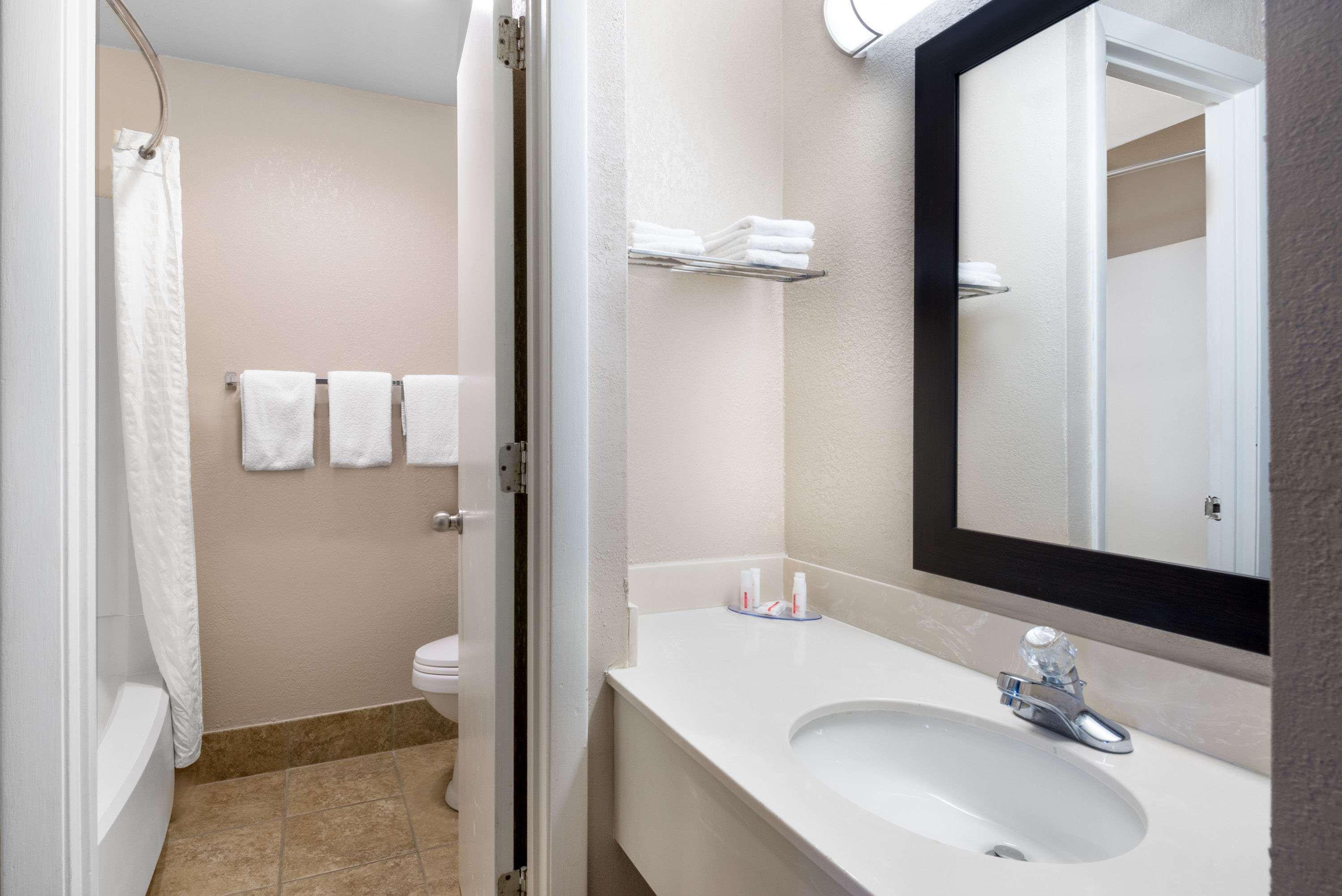 Baymont By Wyndham Muncie Near Ball State University Экстерьер фото